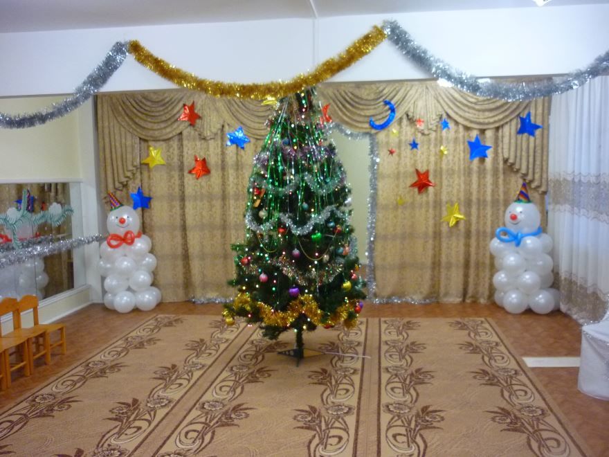 Украшение зала детского сада к Новому году