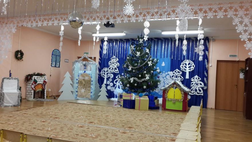 Оформление зала в детском саду к Новому году