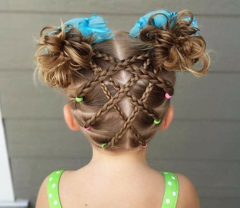 Прическа для девочки на короткие волосы 