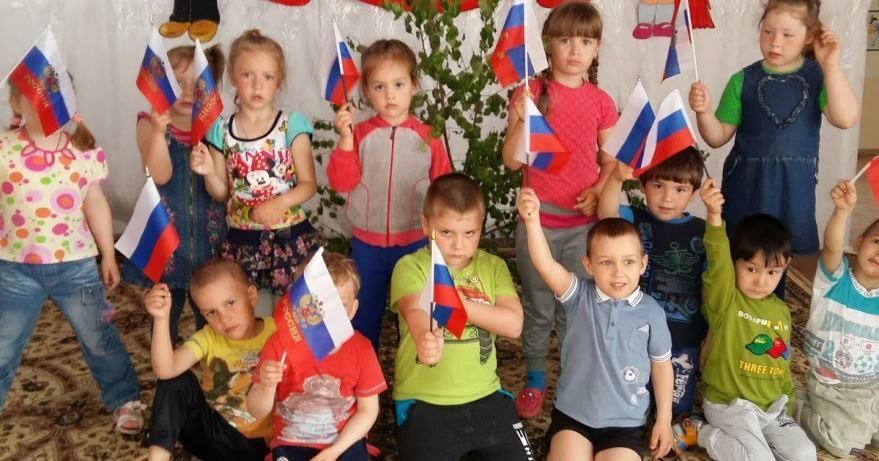 Фото с праздника в детском саду - день России