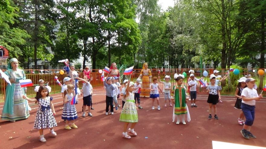 Фото с праздника в детском саду - день России
